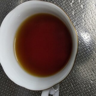 紅茶のティー・ハチミツと緑茶葉と生姜をプラス
